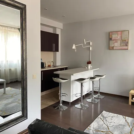 Happy Place Apartment
